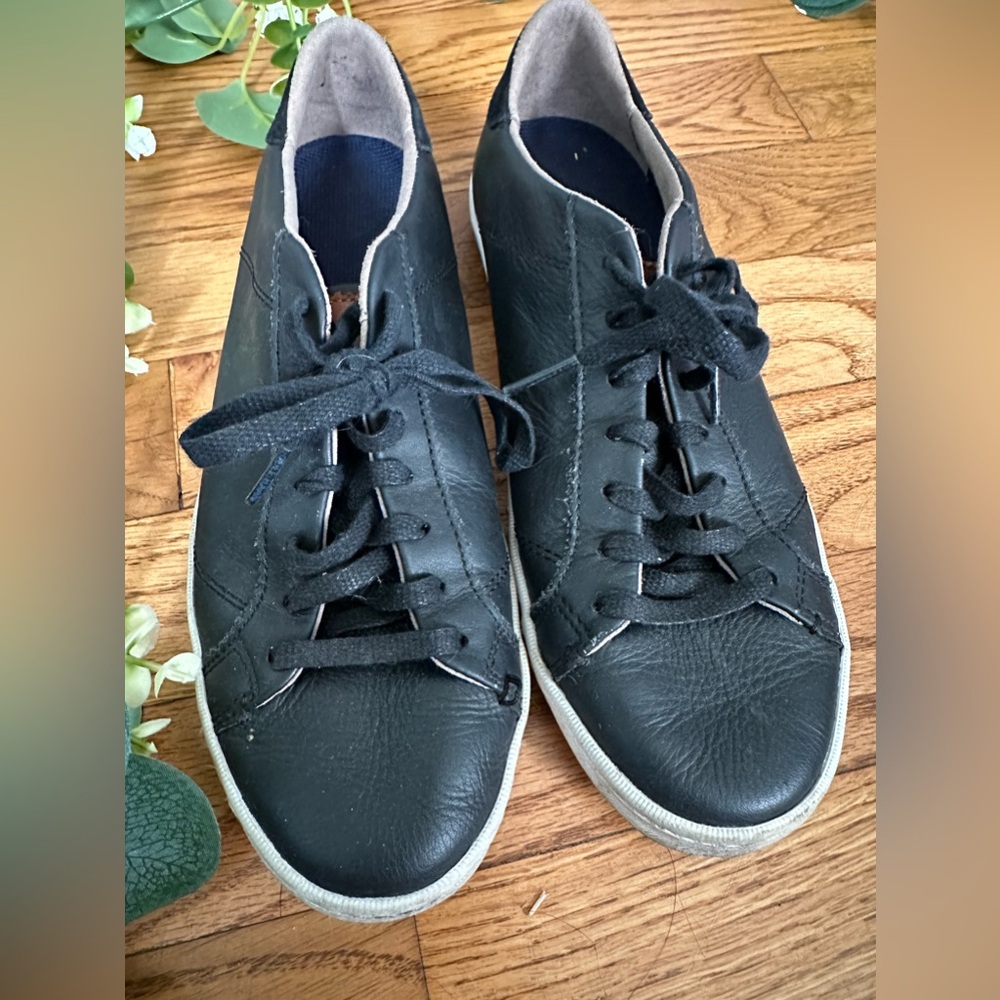 Cole Hahn black leather sneakers- worn size 6.5